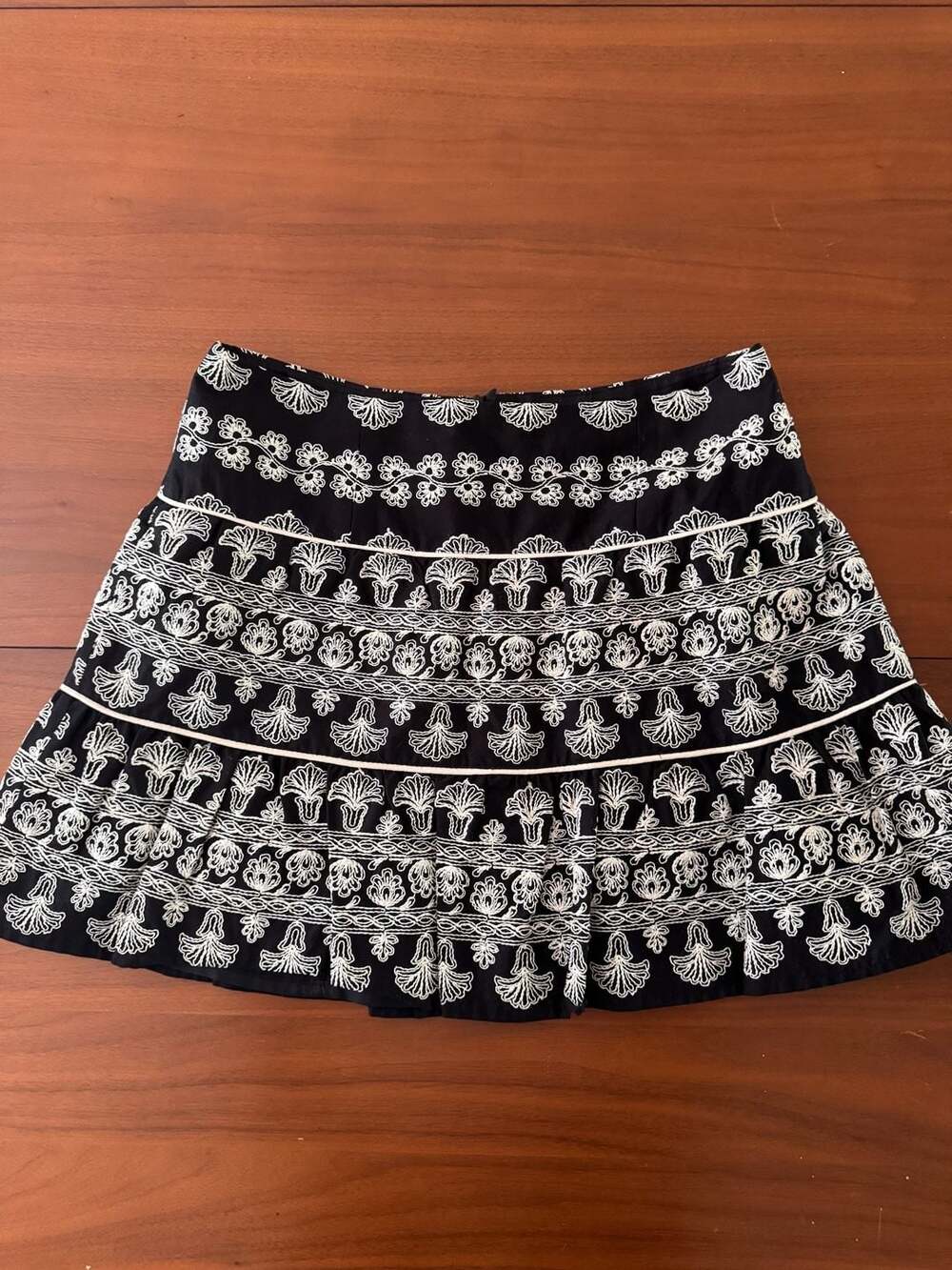 Nanette Lepore Black and White Embroidered Mini Skirt Size 4